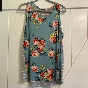Cute button detail top